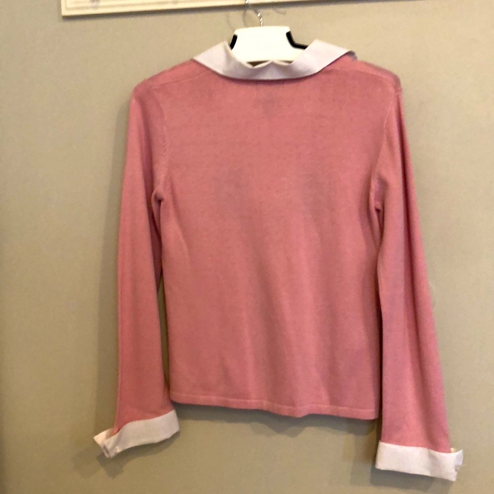 NY Collection pink argyle sweater with white collar and cuffs